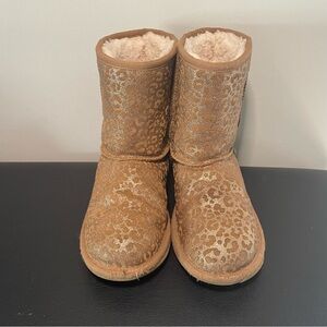 UGG classic glitter leopard boots size 6 ( fits 7)
